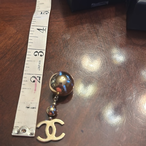 Chanel gold drop cc earring - Picture 7 of 7